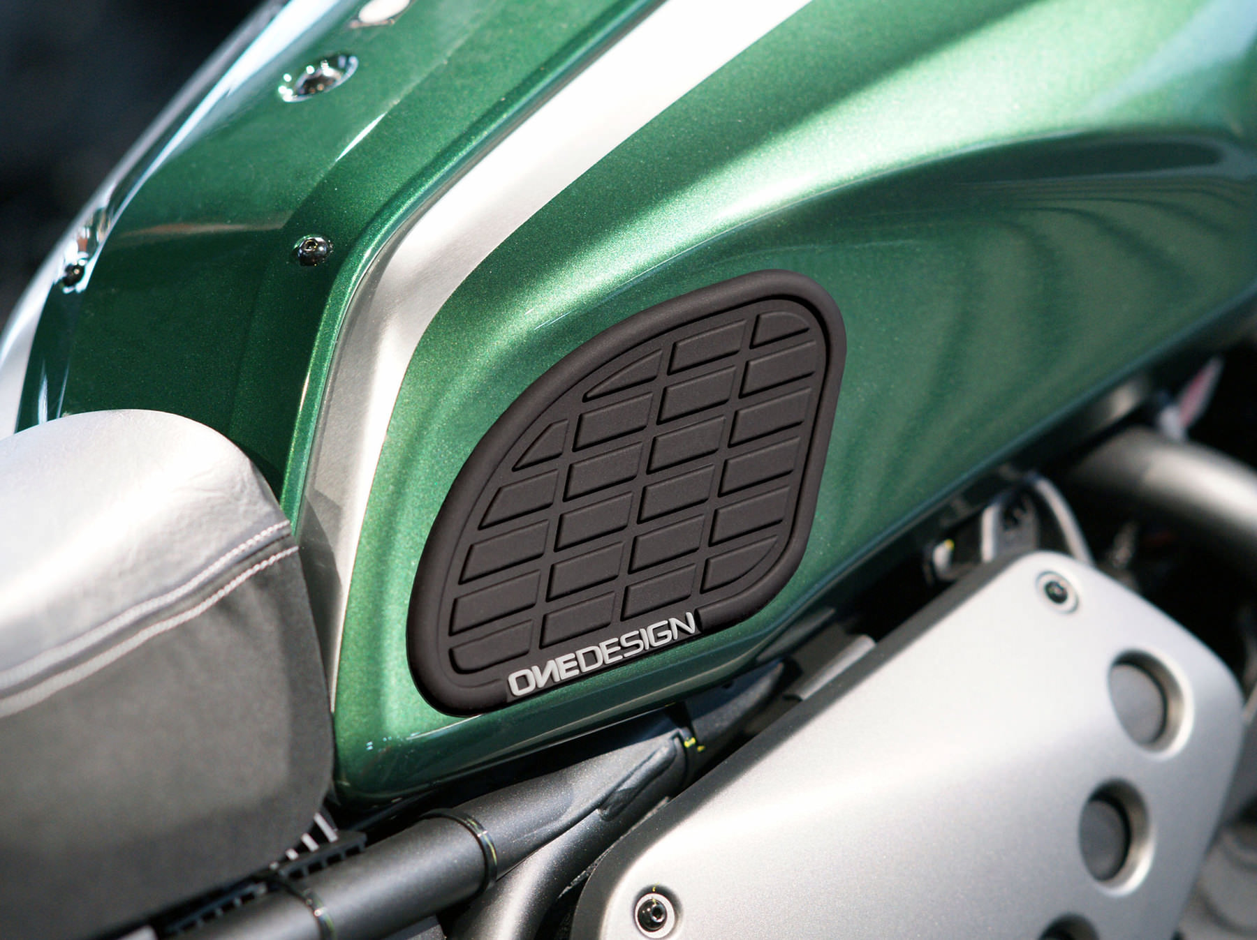 Acheter ONE DESIGN protect. réservoir latéraux noirs ou transparents